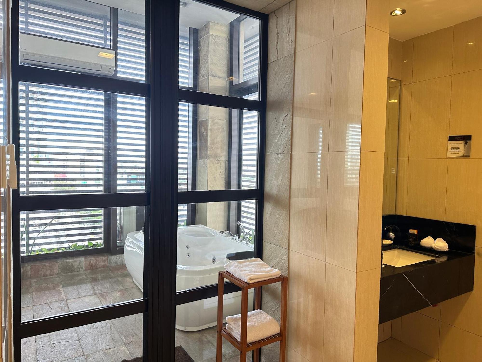 Luxent Hotel Quezon City Extérieur photo